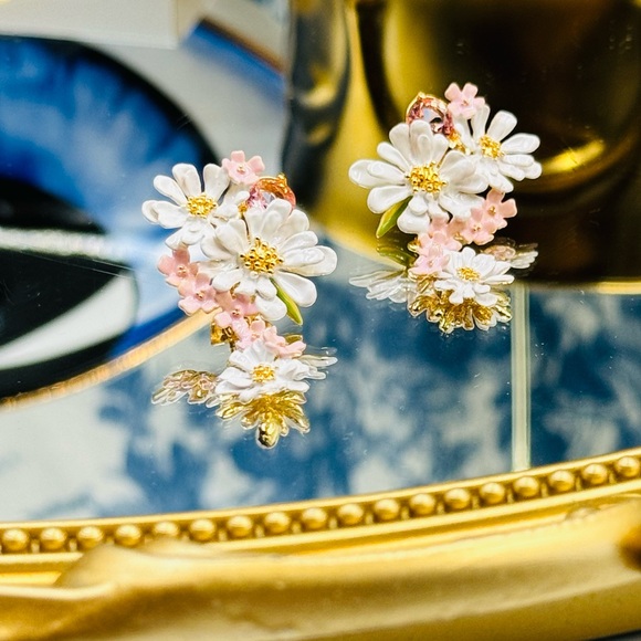 🆕 LES NEREIDES 🧿 NIB Verbena Flower and Round Stone Dangling Earrings - Picture 14 of 16